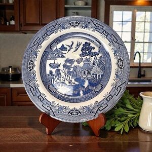 Churchill Blue Willow decorative plate Classic Collectible Design Art
